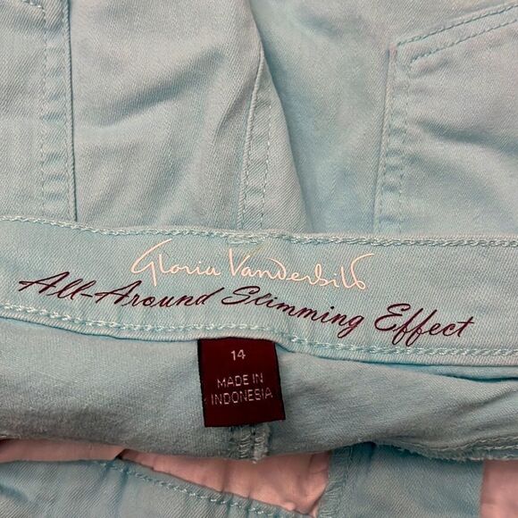 Gloria Vanderbilt blue cuffed shorts - Picture 6 of 8